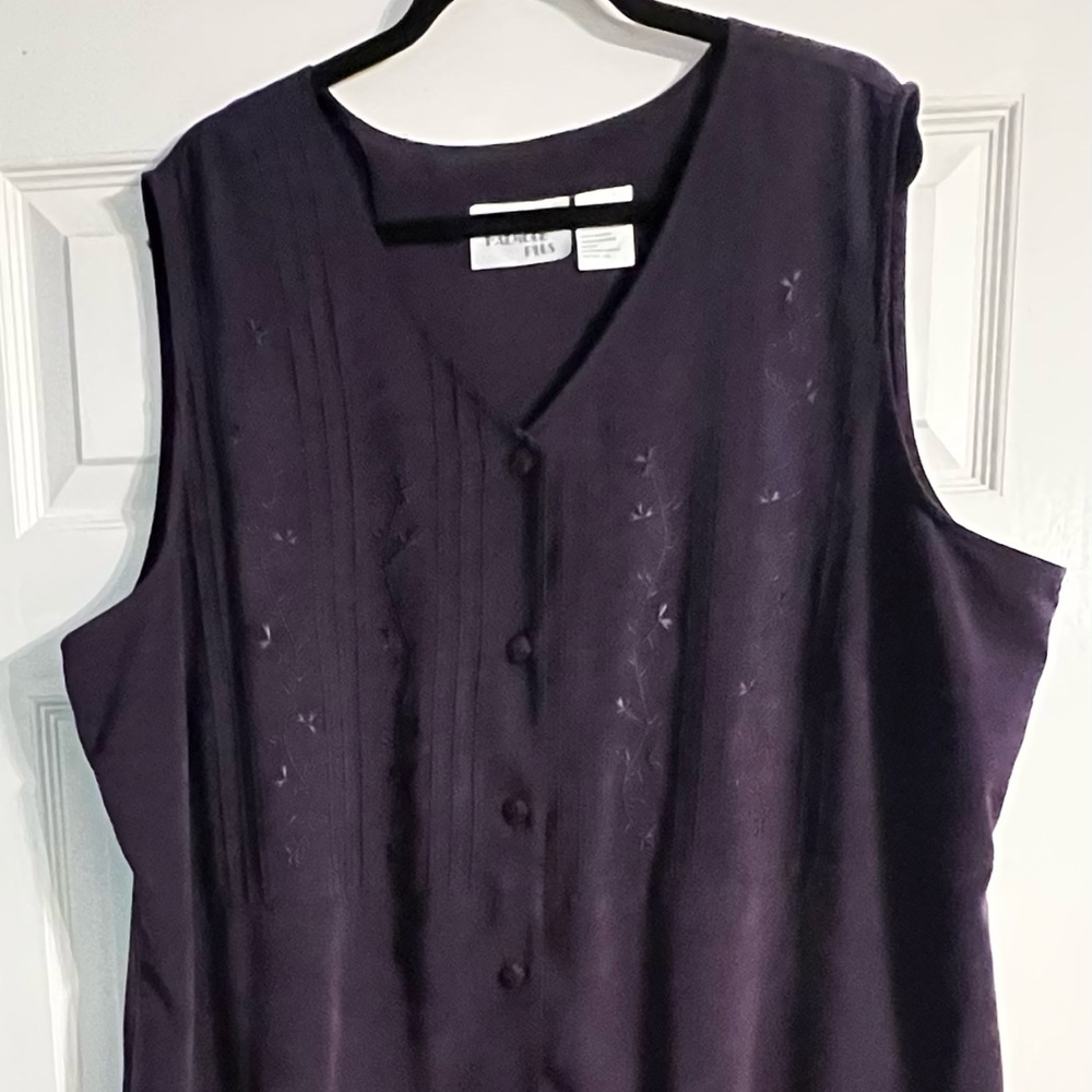 Beautiful deep purple embroidered sleeveless dress. Size 26w